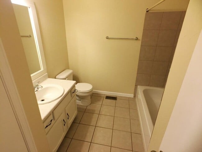 Building Photo - 5040 Woodland Dr NW