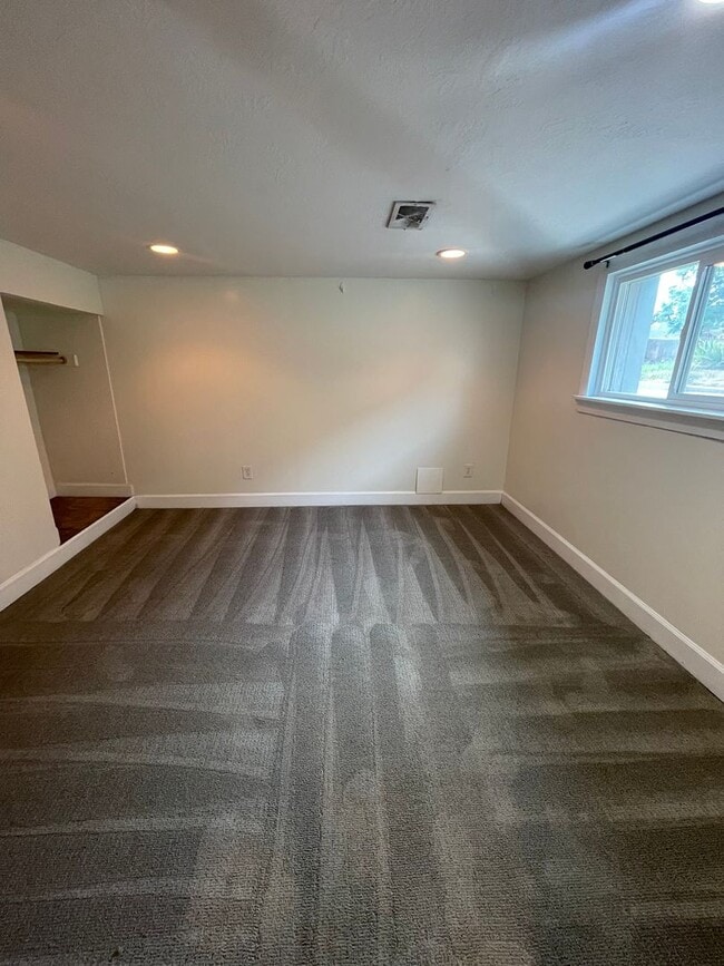 Building Photo - Beautiful 4-Bedroom House