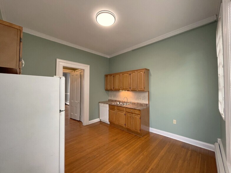 Kitchen - 463 W Church St