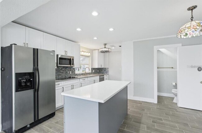 Building Photo - 8706 Elmwood Ln