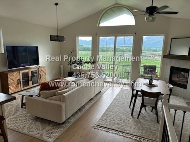 Building Photo - Gorgeous 4 bedroom home with views in Hyrum!