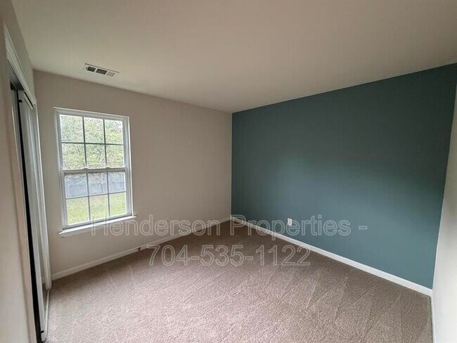 Building Photo - 2121 Ballingarry Dr