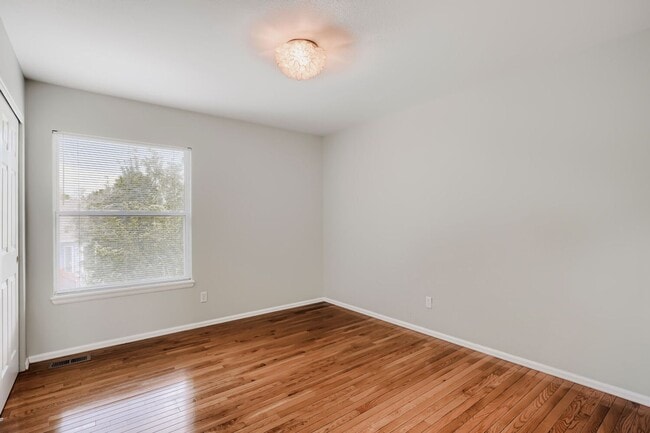 Building Photo - Amazing 5-bedroom home in Cherry Creek School District! Basement Apartment with kitchen! Move in ...