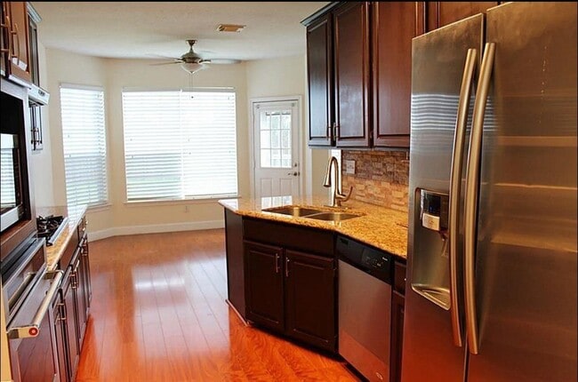 Building Photo - 2823 Plantation Wood Ln