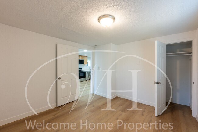 Building Photo - 3-Bedroom Home with Fenced Yard & Off-Stre...