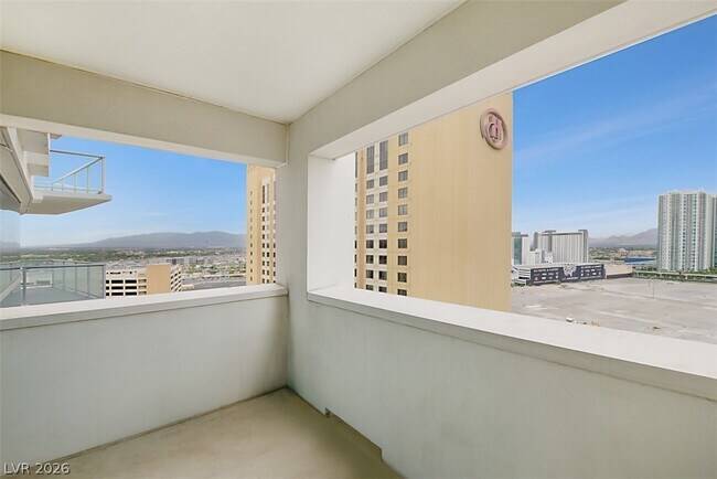 Building Photo - 2700 S Las Vegas Blvd