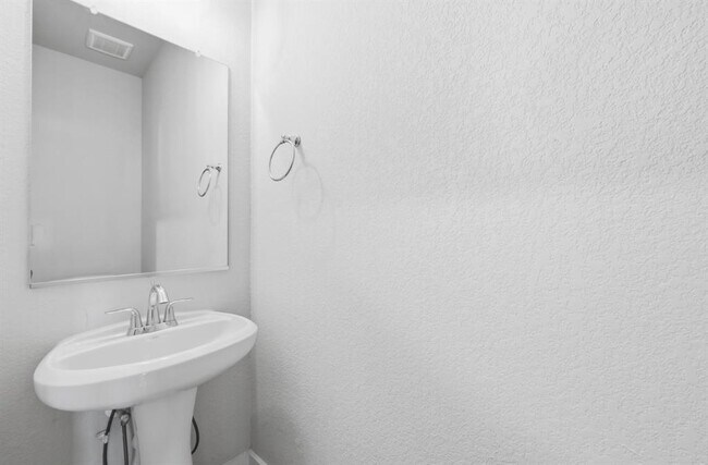 Building Photo - 8401 Orizzonte St