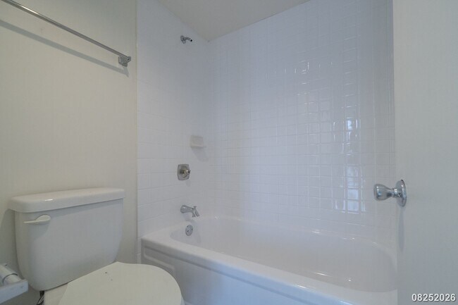 Building Photo - 930 Kaheka St