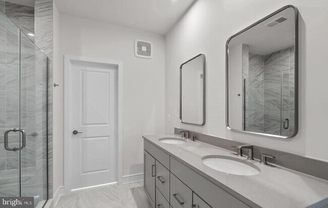 Building Photo - 43298 Farringdon Sq