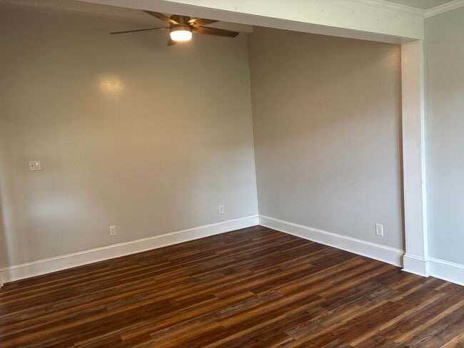 Building Photo - Updated 2 bedroom with Bonus room home in ...