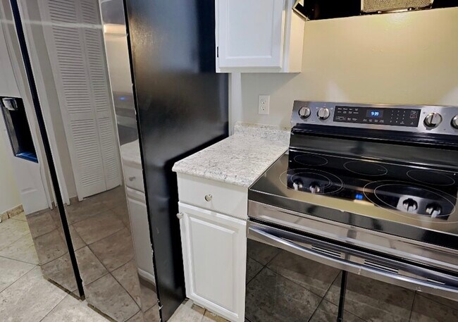 Building Photo - 266 Magellan Dr