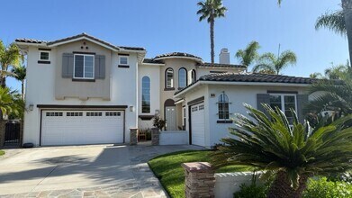 Building Photo - Spacious 4-Bedroom 3.5-Bath with Bonus Den...