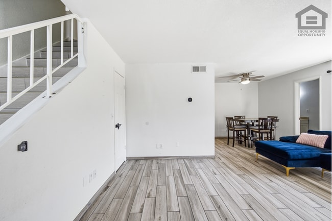Building Photo - 2Bed/1.5Bath Townhouse at Olive Ave/63rd Ave! Ready for Immediate Move-In!