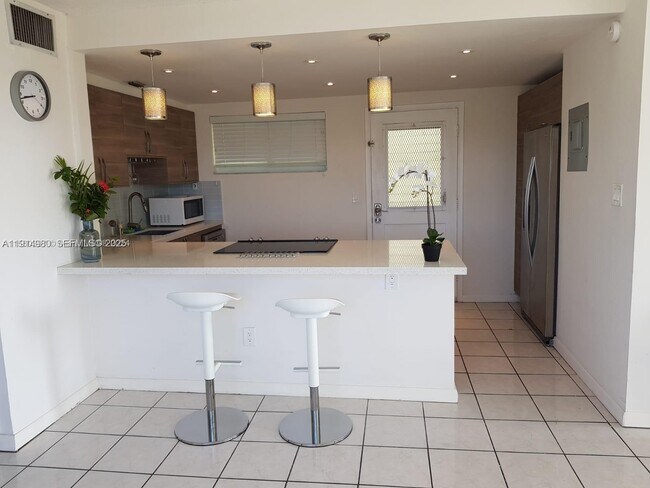 Building Photo - 8001 Crespi Blvd