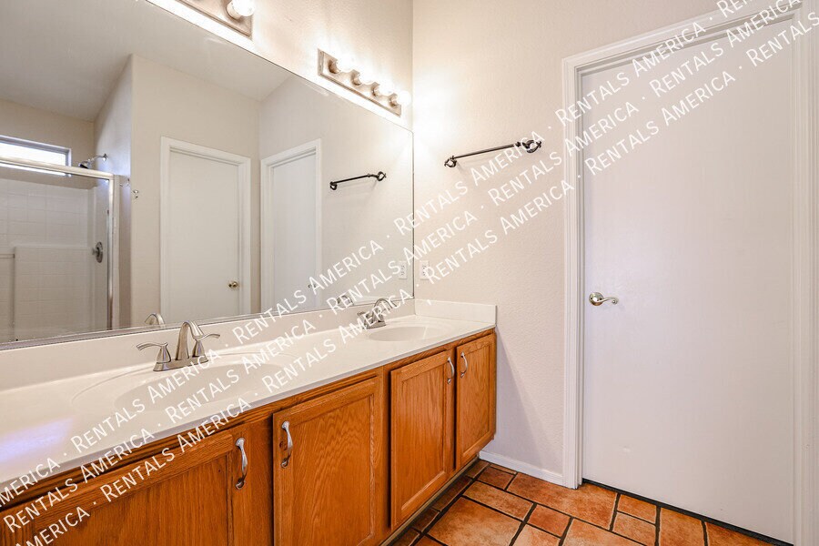 Building Photo - 5375 N 87th Ave