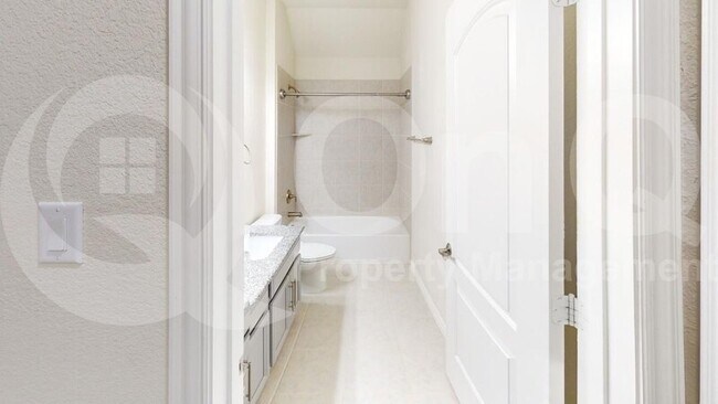 Building Photo - 1417 Westborough Dr