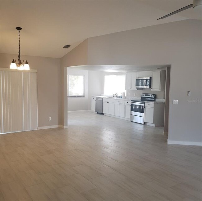 Building Photo - 13131 Lawrence St