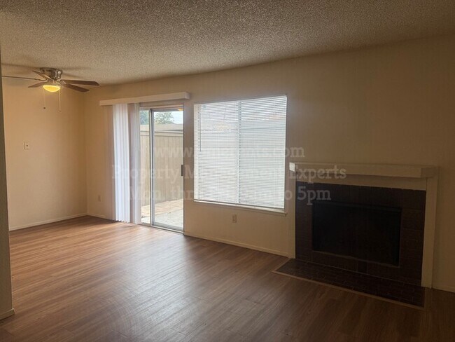 Building Photo - 3701 Colonial Dr