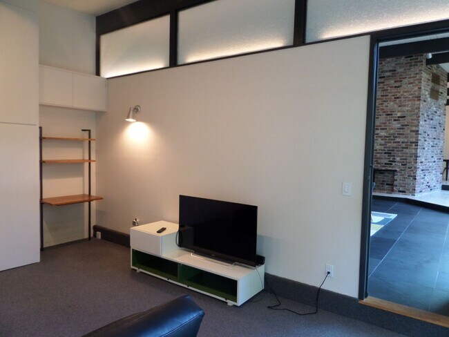 Building Photo - Incredible 3-Bedroom Mid-Century Stunner on Mercer Island! Huge Yard and Central A/C!!