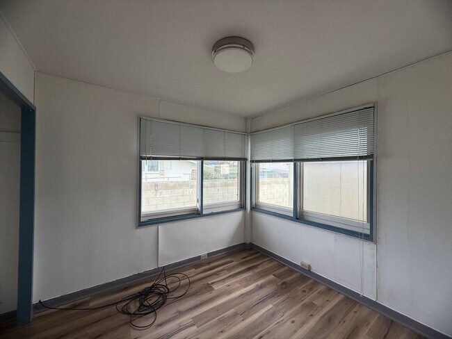 Building Photo - 3 bdrm, 2 bath with a private yard