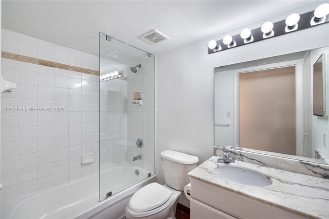 Building Photo - 1200 Brickell Bay Dr