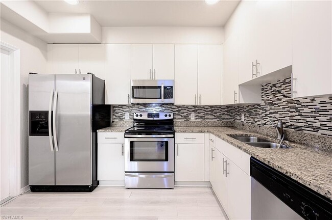 Mondern, spacious kitchen - 13190 Bella Casa Cir