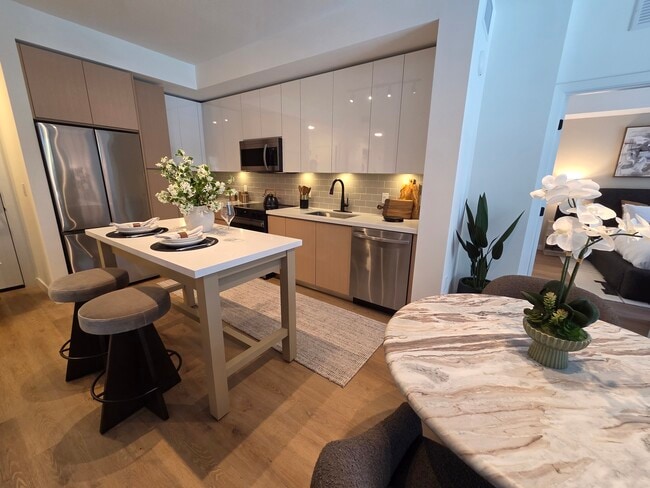 Building Photo - 1640 NE 125th St