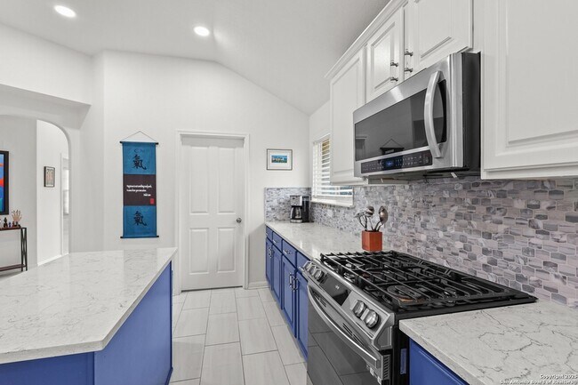 Building Photo - 10903 Wilson Oaks Dr