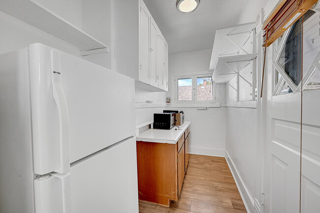 Building Photo - Charming Studio Retreat Near Cheeseman Park