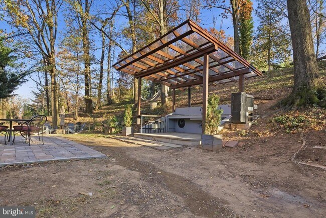 Building Photo - 7203 Arthur Dr