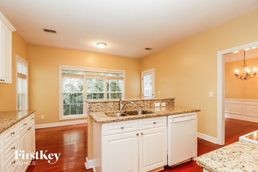 Building Photo - 1033 Bidwell Cir