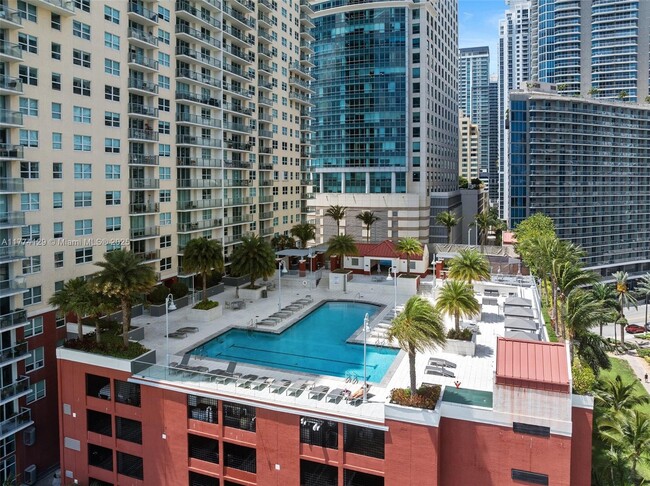 Building Photo - 1155 Brickell Bay Dr