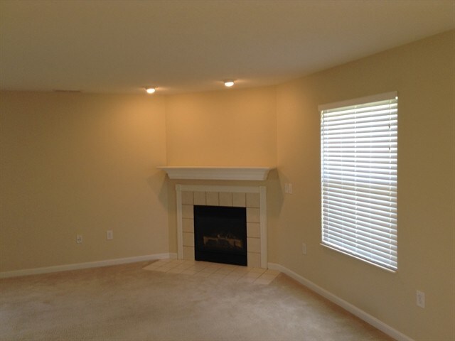 Building Photo - 1023 Canterbury Ln