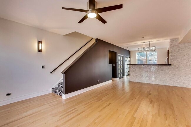 Building Photo - 6951 N Western Ave