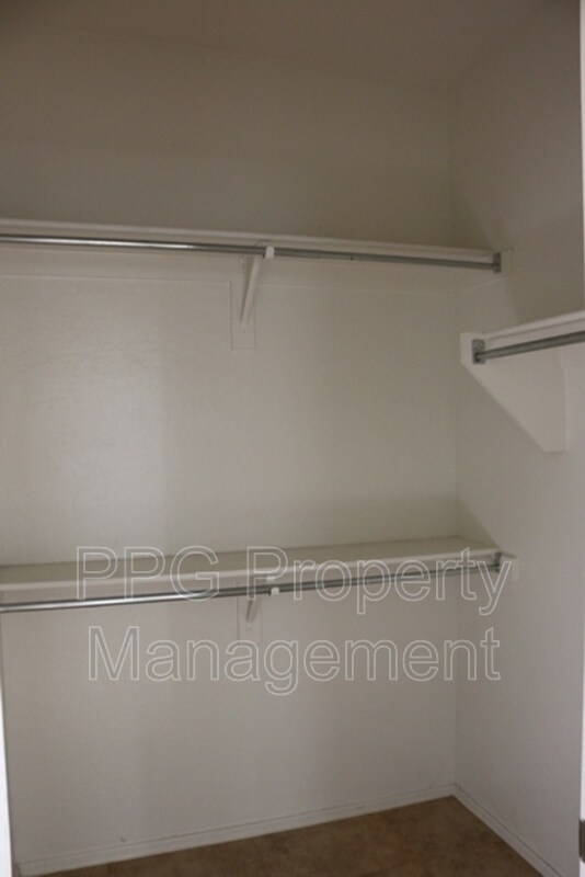 Building Photo - 15366 W Dreyfus St