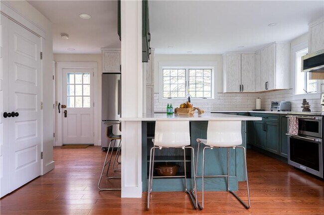 Building Photo - 304 Third Beach Rd