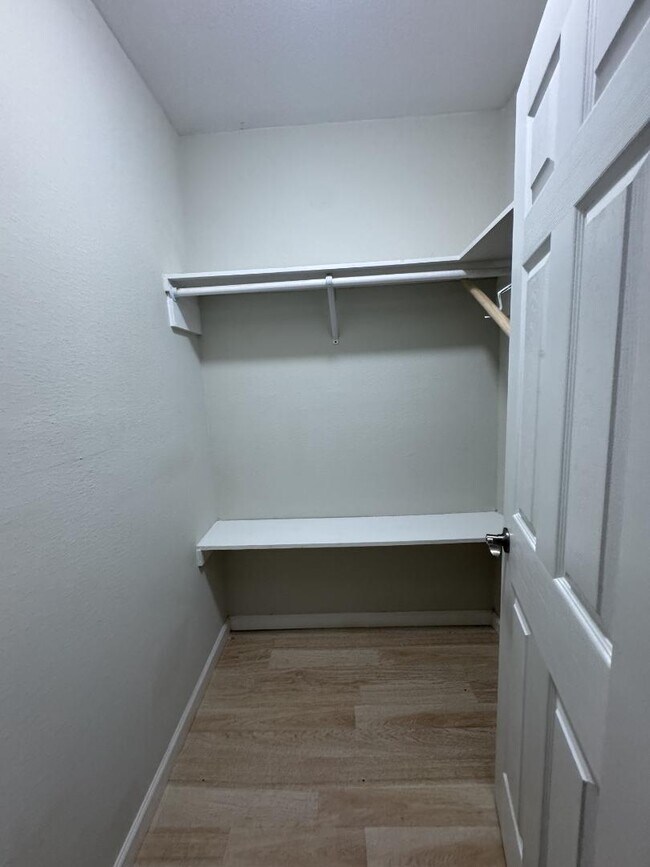 Building Photo - 10157 Barberry St