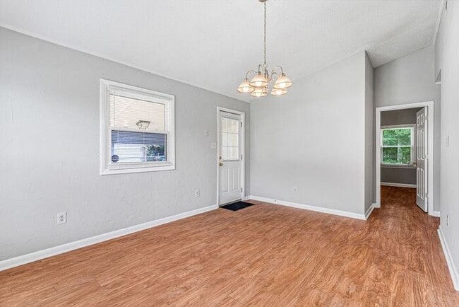 Building Photo - NE – Desirable Neighborhood, Brick Home, W...