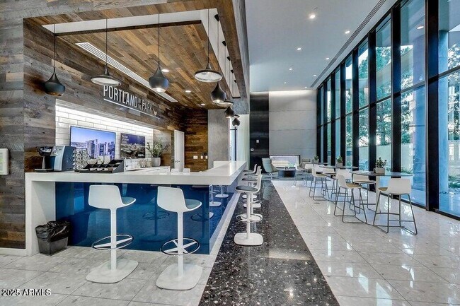 Building Photo - 200 W Portland St