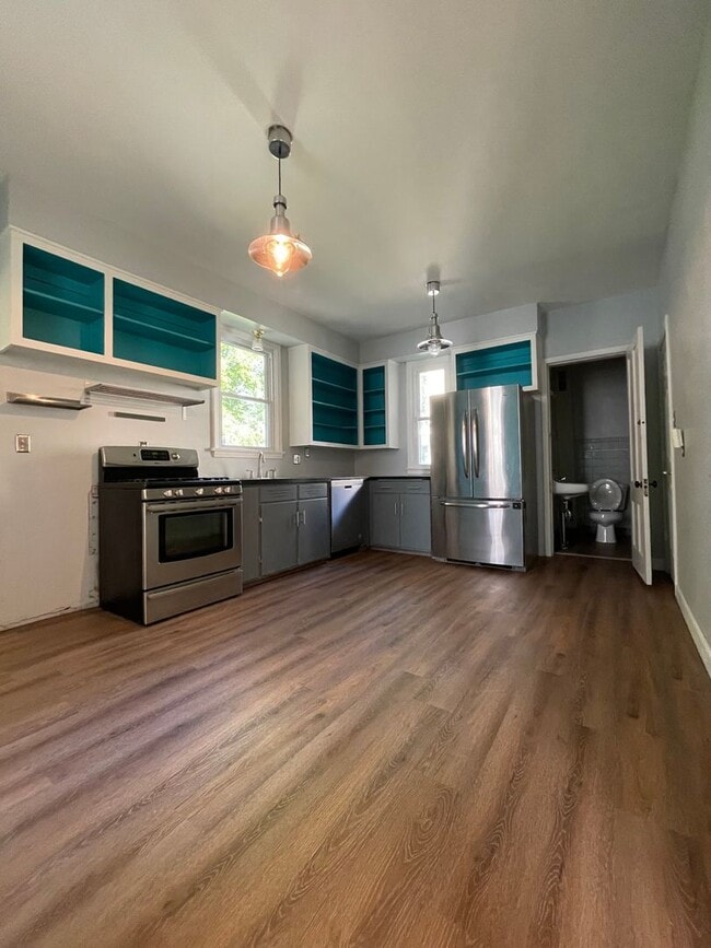 Building Photo - Five Bedroom Home in Central La Crosse