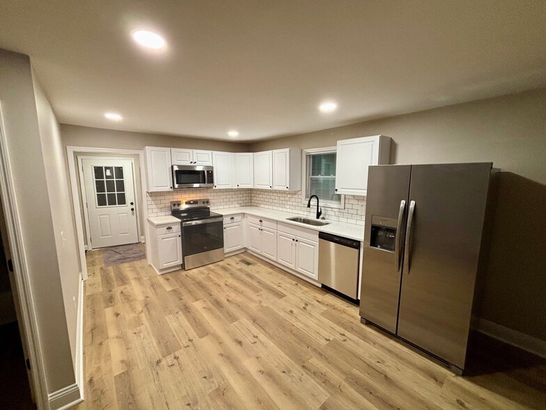 Building Photo - 2207 Swanson Ct NW