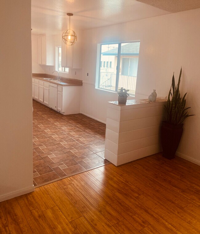 Building Photo - 415 S Verdugo Dr