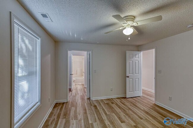 Building Photo - 2910 2nd Ave NW