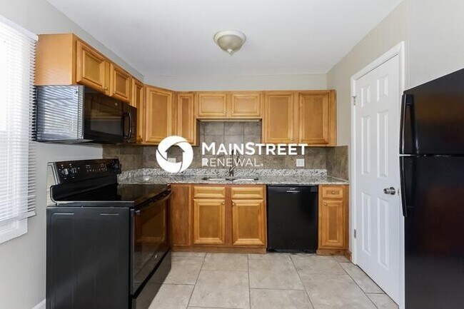Building Photo - 4 Bedroom Pet-Friendly Home in Kansas City...