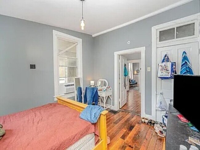 Building Photo - 907 Columbia St