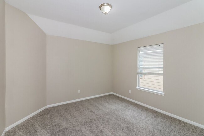 Building Photo - 6015 Starbrook Creek Dr