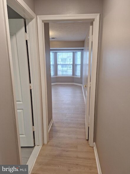 Building Photo - 8921 Town Center Cir