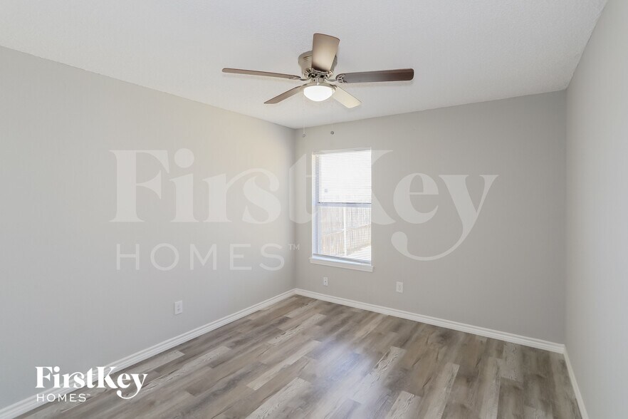 Building Photo - 8136 Iris Cir