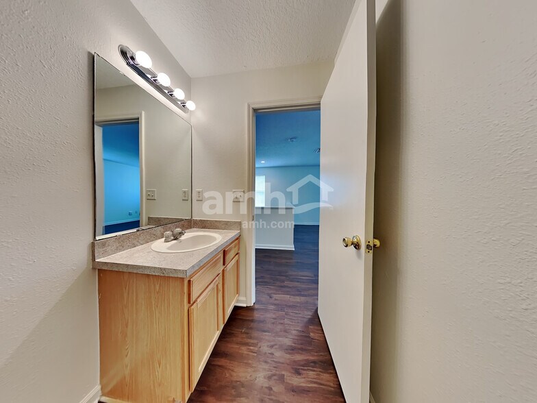 Building Photo - 9645 Morgan Creek Dr