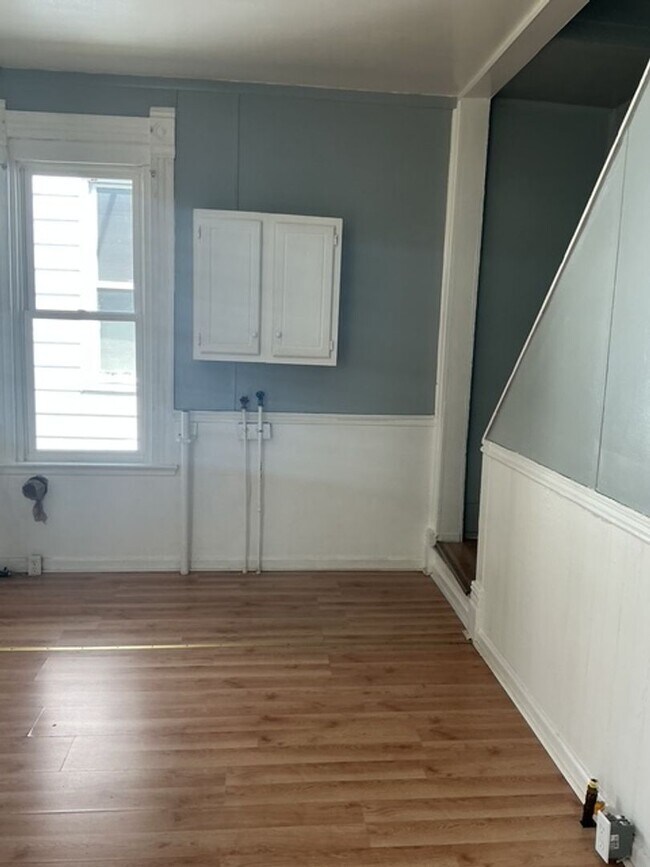 Building Photo - 3 Bedroom / 1 Bathroom House in Peoria